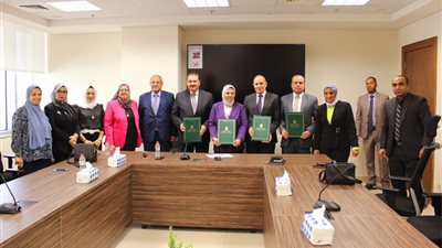 نقل الكهرباء توقع عقدا لتفريغ القدرة المولدة من محطات الرياح بمنطقة خليج السويس 