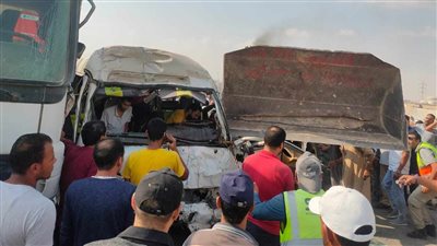 ارتفاع أعداد المصابين إثر تصادم سيارة نقل عمال وخلاطة في السويس إلى 15 شخصا |أسماء