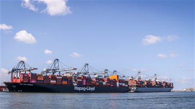 ميناء دمياط يستقبل 10859 طن قمح و9320 طن ذرة 