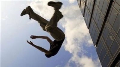 مصرع شخص سقط من الطابق الـ 11 بمنطقة العجوزة | بث مباشر