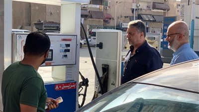 وكيل تموين بورسعيد يتابع إجراءات تحريك أسعار الوقود بالمحطات | صور