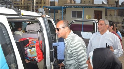 السكرتير العام ببني سويف يتفقد محطات الوقود ومواقف السيارات لمتابعة الالتزام بتعريفة الأجرة | صور 