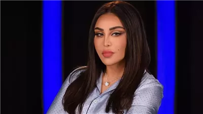 أحلام توجه رسالة شديدة اللهجة لوزير لبناني سابق: كسر رقبتك ورجلك وعظامك 