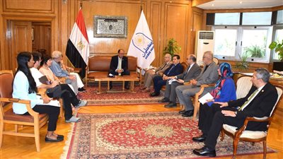 رئيس جامعة حلوان يستقبل وفدًا من جامعة غرناطة الإسبانية لـ إنشاء برامج دراسية مشتركة 