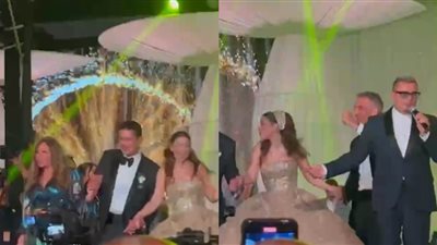 على أغنية هتدلع.. عمرو دياب وليلى علوي يحييان أحد الأفراح بالقاهرة | صور