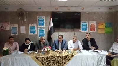 تعليم الغربية يجتمع بمديري الإدارات ويشدد على وجود وسائل الأمن والسلامة
