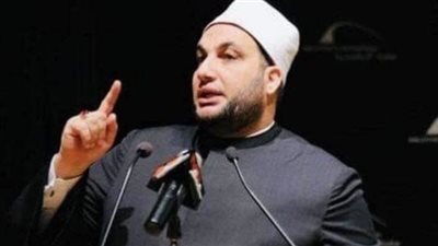 الدموع تغلب الداعية الإسلامي أحمد تركي خلال تلقي عزاء والدته بالبحيرة | بث مباشر