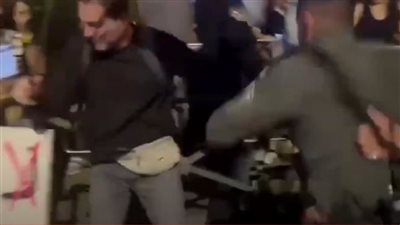 مظاهرة لأهالي الأسري الإسرائيليين للإفراج عن ذويهم مقابل وقف إطلاق النار.. وشرطة الاحتلال تشتبك معهم 