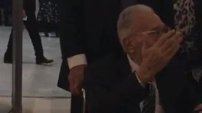 على كرسي متحرك.. أحدث ظهور لـ عبد الرحمن أبو زهرة في دار الأوبرا بعد قرار اعتزاله