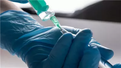 طبيب الشاب ضحية حقنة هتلر يكشف تفاصيل الإصابة بمضاعفاتها ويحذر مرضى البرد| تحقيقات