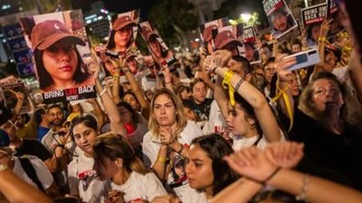 متظاهرون إسرائيليون يطالبون نتنياهو بتقديم تنازلات لحماس للإفراج عن أسراهم