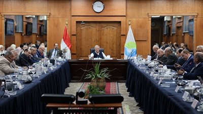 رئيس القابضة لمياه الشرب يوجه بسرعة الانتهاء من مشروعات حياة كريمة في التوقيتات الزمنية المحددة