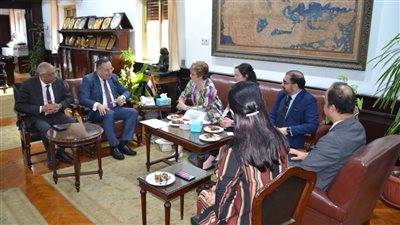 رئيس جامعة الإسكندرية يستقبل وفد جامعة إدنبرة نابير الإسكتلندية