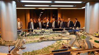 وزير النقل واللوجيستيك المغربي يزور محطة مصر ومتحف السكة الحديد