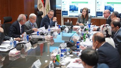 وزيرة التخطيط تترأس اجتماع مجلس إدارة بنك الاستثمار القومي