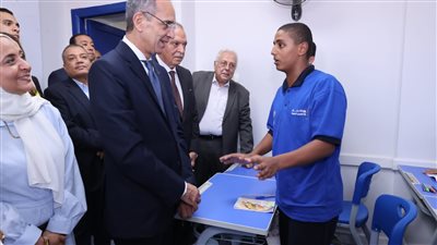 وزير الاتصالات: دعم 53 مدرسة بمحافظة القليوبية بالإنترنت وتدريب 2000 معلم 