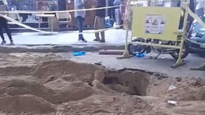 بسبب مشاكل بخط الصرف.. هبوط أرضي مفاجئ بأحد شوارع الإسكندرية | بث مباشر 