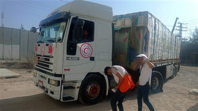 الهلال الأحمر الفلسطيني: 650 شاحنة مساعدات دخلت غزة منذ 21 أكتوبر حتى اليوم