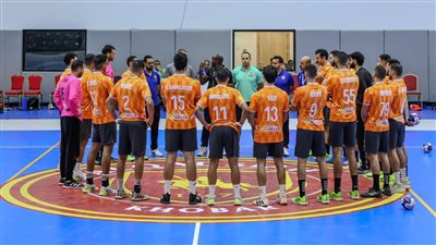 رجال يد الأهلي ينهي مرانه الرئيسي استعدادًا لبرشلونة الإسباني