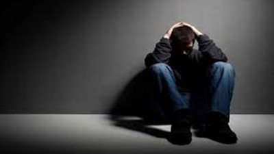 خبراء: الأطفال الناجون من إصابات أسلحة نارية يعانون من اضطرابات نفسية