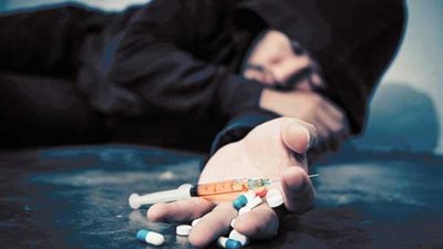 سيدة تدعو على ابنها المدمن وتقول هعمل ليلة لله لما يموت.. أمين الفتوى يوضح الحكم 