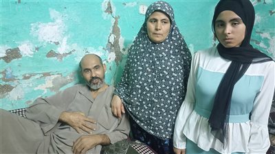 بعد تعرضه لحادث ألزمه الفراش.. رب أسرة ببني سويف يستغيث: البيت هيقع علينا وقلقان على عيالي| فيديو 