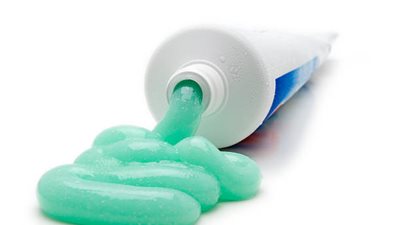 علماء يطورون معجون أسنان جديدًا لعلاج حساسية الفول السوداني