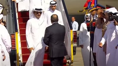 حرس شرف وموسيقى عسكرية.. الرئيس السيسي يستقبل أمير دولة قطر | بث مباشر