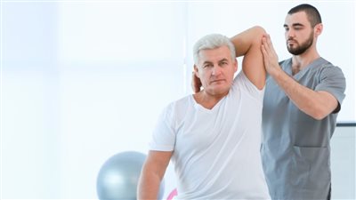 يساعد على الاسترخاء.. فوائد العلاج الطبيعي للأمراض المزمنة 