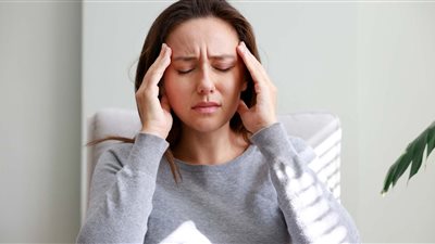 دراسة تكشف سبب إصابة النساء بـ الصداع النصفي