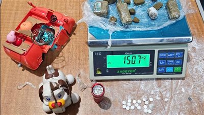 إحباط تهريب كمية من الحشيش داخل لعب أطفال في مطار القاهرة