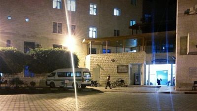 قوات الاحتلال الإسرائيلي تقصف مستشفى شهداء الأقصى وإصابة بعض النازحين