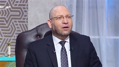 واقفة طول اليوم أمام المرآة.. عالم أزهري يكشف صفات الأم الفاشلة