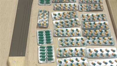 ضبط ركاب حاولوا تهريب مستلزمات طبية وآخرين بحوزتهم جوازات مزورة ومخدرات متنوعة