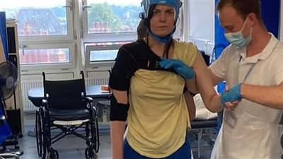 رفعت دعوى قضائية.. ممثلة أسترالية تصاب بسكتة دماغية بعد تلقي لقاح أسترازينيكا المضاد لفيروس كورونا 