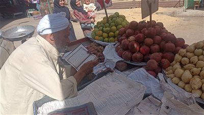  قصة فكهاني ببني سويف يحرص على قراءة القرآن الكريم خلال عمله| صور