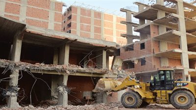 إحالة 6 مسؤولين بحي البساتين في قضية رشوة للتغاضي عن مخالفات بناء برج | خاص