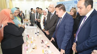 محافظ المنوفية ورئيس الجامعة يفتتحان معرض الصناعات والابتكارات العلمية