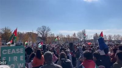 مظاهرات داعمة لفلسطين ومنددة بالاحتلال الإسرائيلي عند منزل الرئيس الأمريكي جو بايدن