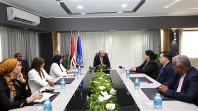 محافظ أسوان يستقبل رئيس اللجنة الرباعية لتسعير أراضي الدولة