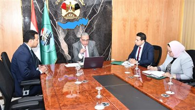 محافظ الفيوم يبحث مع وزيرة البيئة تنفيذ مشروعات إعادة التوازن لـ بحيرة قارون