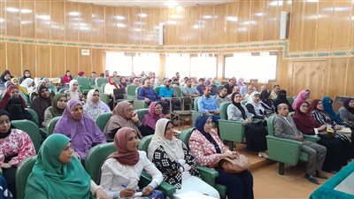 العمل: ندوة تثقيفية للعمال بمنشآت الوادي الجديد للمشاركة في العملية الانتخابية