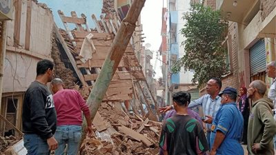 بالتزامن مع موجة الطقس السيئ.. انهيار منزل مكون من طابقين في المنوفية