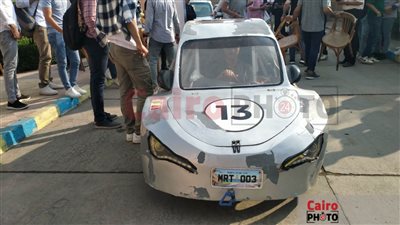 بتشحن زي الموبايل.. طلاب جامعة المنوفية يبتكرون سيارة كهربائية جديدة قادرة على السير 3 ساعات| صور