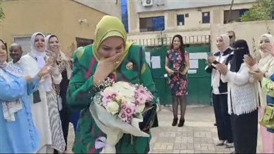 مديرة مدرسة السيدة عائشة بالقاهرة عن احتفالية بلوغها سن المعاش: الدنيا ماكنتش سايعاني