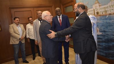 محافظ بورسعيد يستقبل وفدا من رجال الأعمال لدولة موريتانيا
