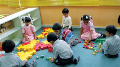 والدة تلميذ في حادث مدرسة النصر للغات: عنده ارتجاج في المخ.. ويجب محاسبة المسئول