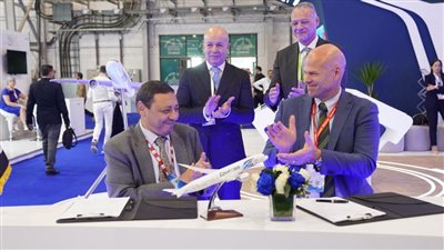 مصر للطيران وHoneywell توقعان اتفاقية إصلاح وحدات الطائرات