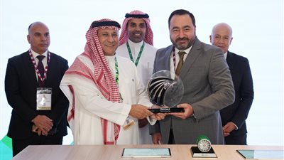 مصر للطيران تتعاقد مع أكاديمية السعودية لتدريب الطيارين