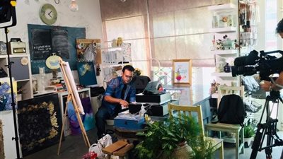 كان نازل إجازة لزيارة والدته.. بتر ذراع وساق رسام إثر سقوطه من قطار في قنا